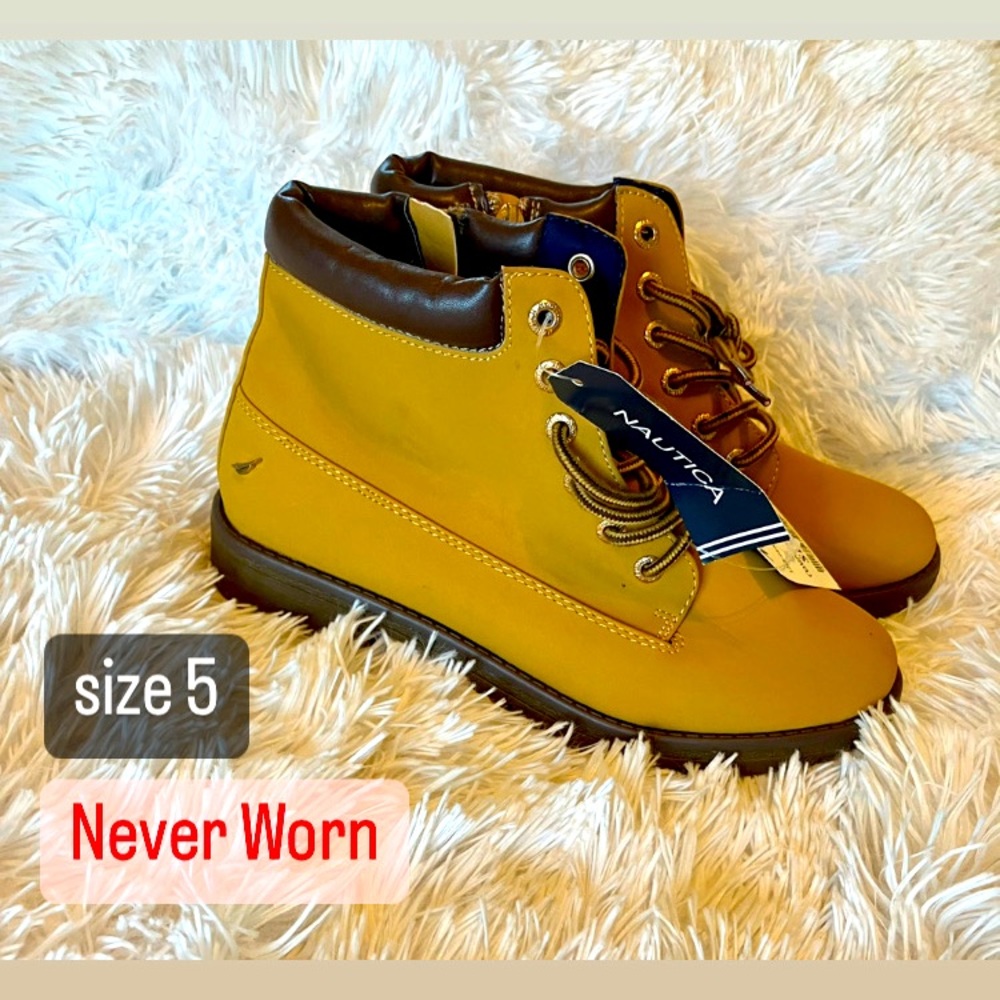 Size 5 Nautica boots
